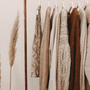 image vêtements sur portant